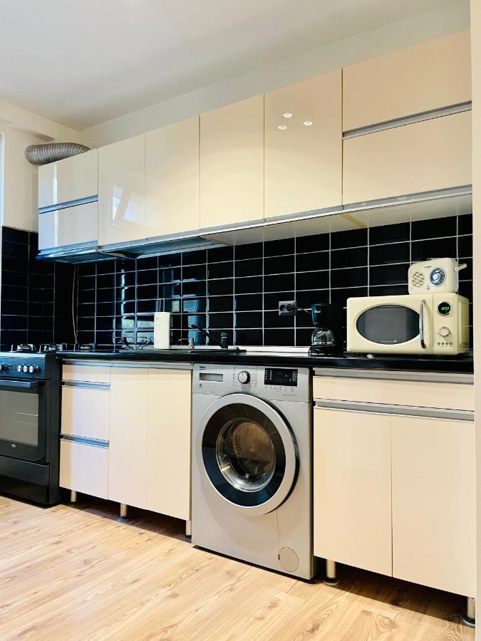 Thias Apartment -Parter, Langa Spitalul Marie Curie Bucureşti Eksteriør bilde