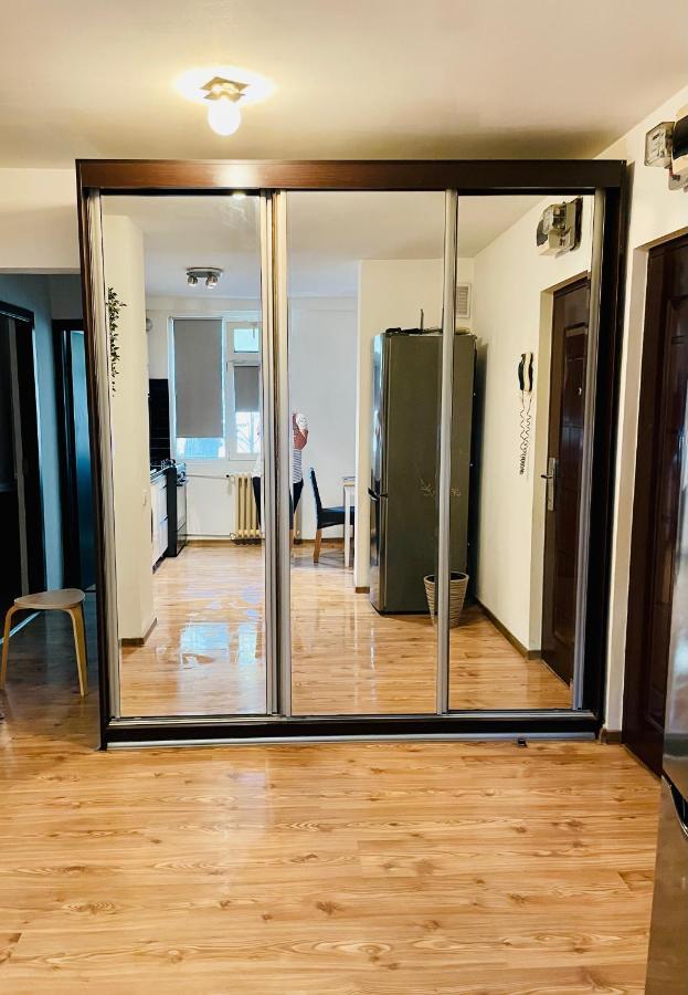 Thias Apartment -Parter, Langa Spitalul Marie Curie Bucureşti Eksteriør bilde