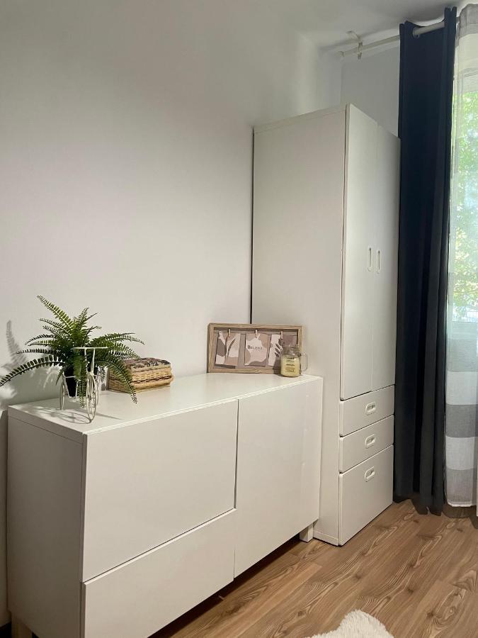 Thias Apartment -Parter, Langa Spitalul Marie Curie Bucureşti Eksteriør bilde