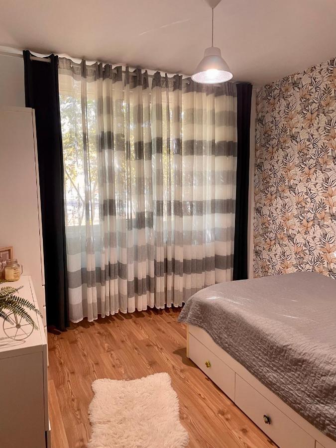 Thias Apartment -Parter, Langa Spitalul Marie Curie Bucureşti Eksteriør bilde