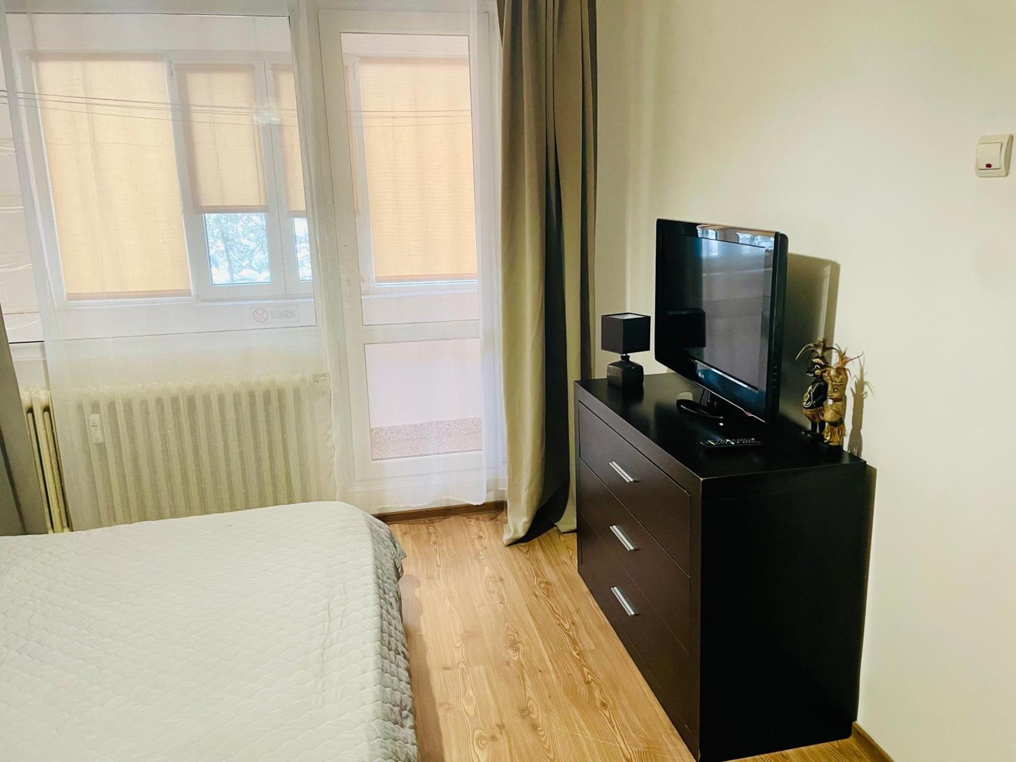 Thias Apartment -Parter, Langa Spitalul Marie Curie Bucureşti Eksteriør bilde